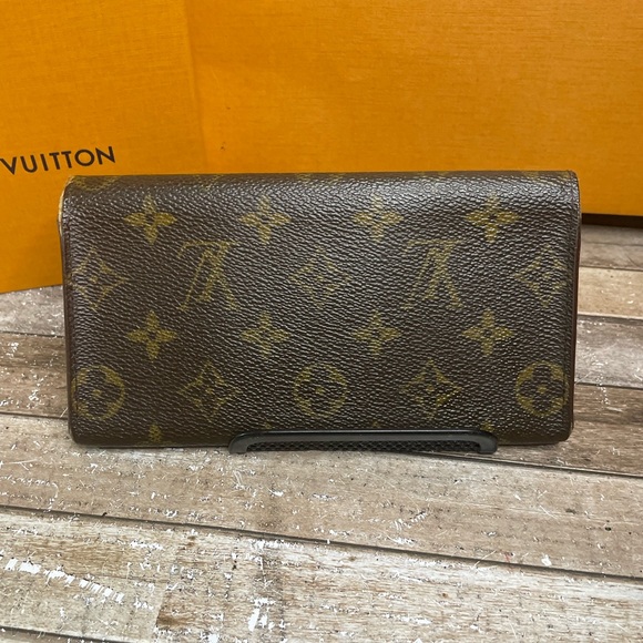 Louis Vuitton Wallet - Picture 6 of 13